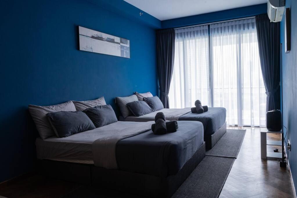 Deluxe Seaview Suite Twin Bed By The Only Bnb Tanjung Tokong Exterior photo