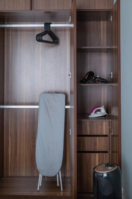 Deluxe Seaview Suite Twin Bed By The Only Bnb Tanjung Tokong Exterior photo